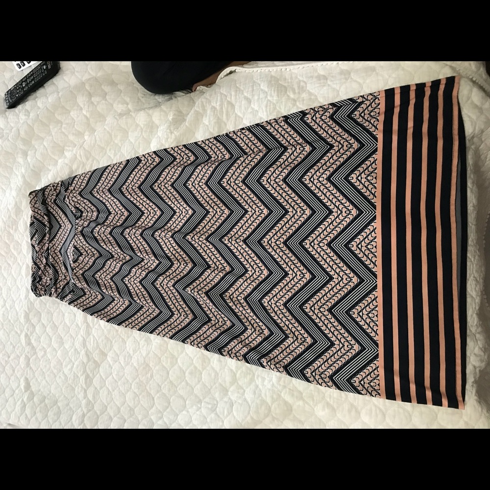 Pink and navy chevron-designed maxi skirt